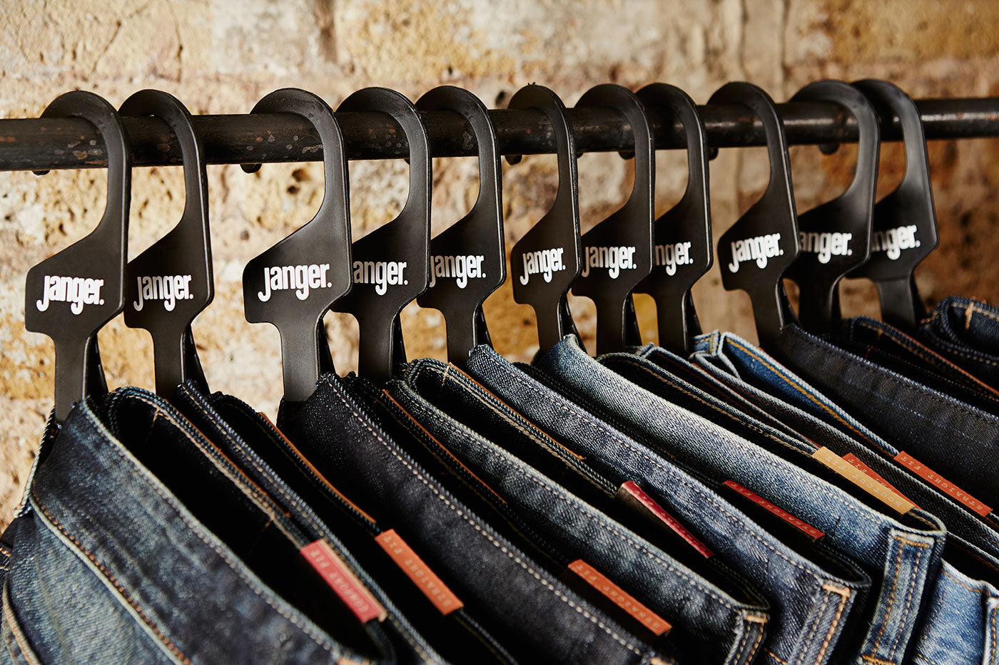 Original Janger - Seriously Handy Hanger